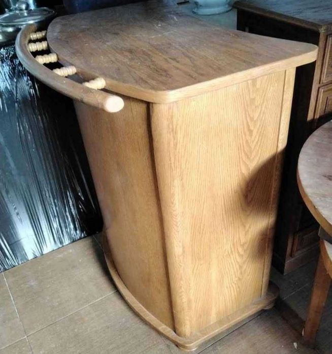 Bar din lemn masiv in oferta