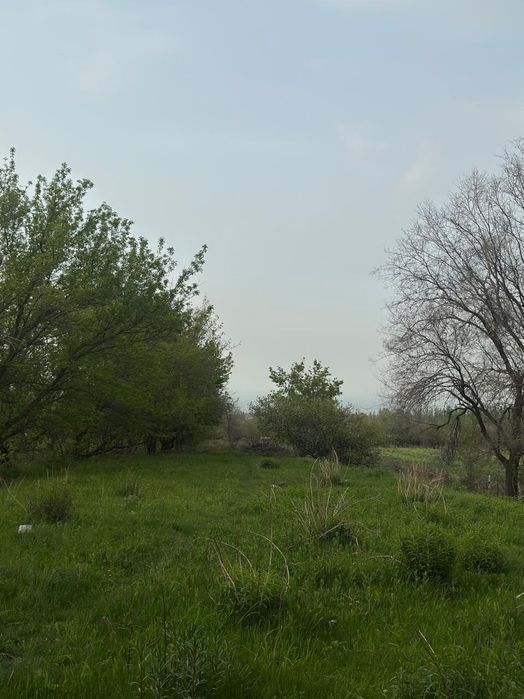 Каскелен жогары жагында. 30 соток жер. 1 км.