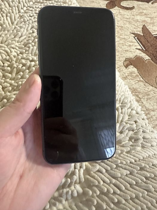 Продам Айфон 11 в отличном состоянии