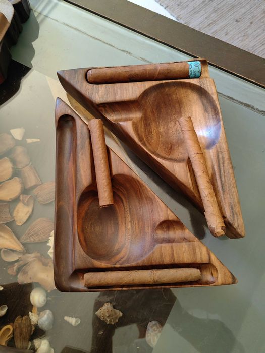 "Близнаците" - Арт Пепелник за пури