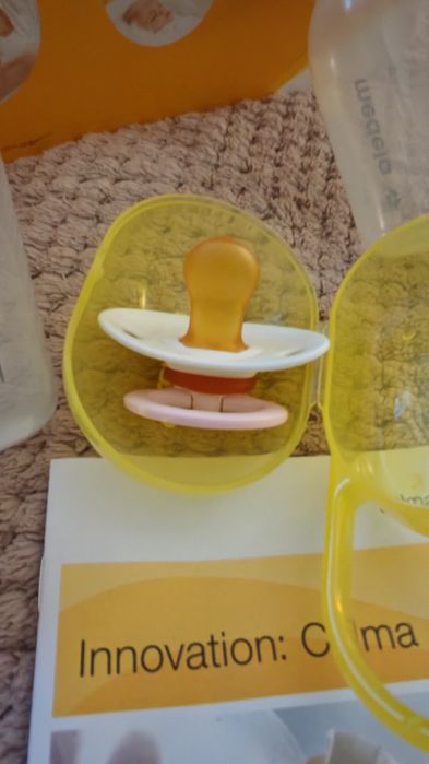 Ръчна помп за кърма Medela Harmoni с биберони Calma и подаръци