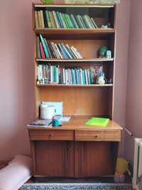 Книжный шкаф сотилади