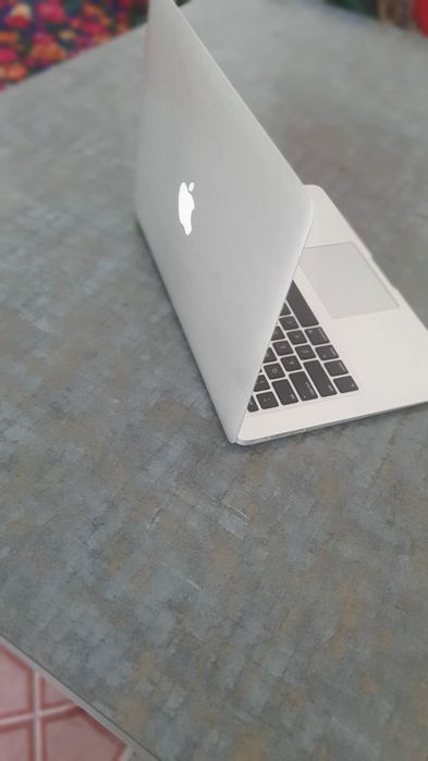 MacBook Air sotiladi