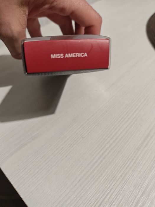 Huda Beauty течно матово червило