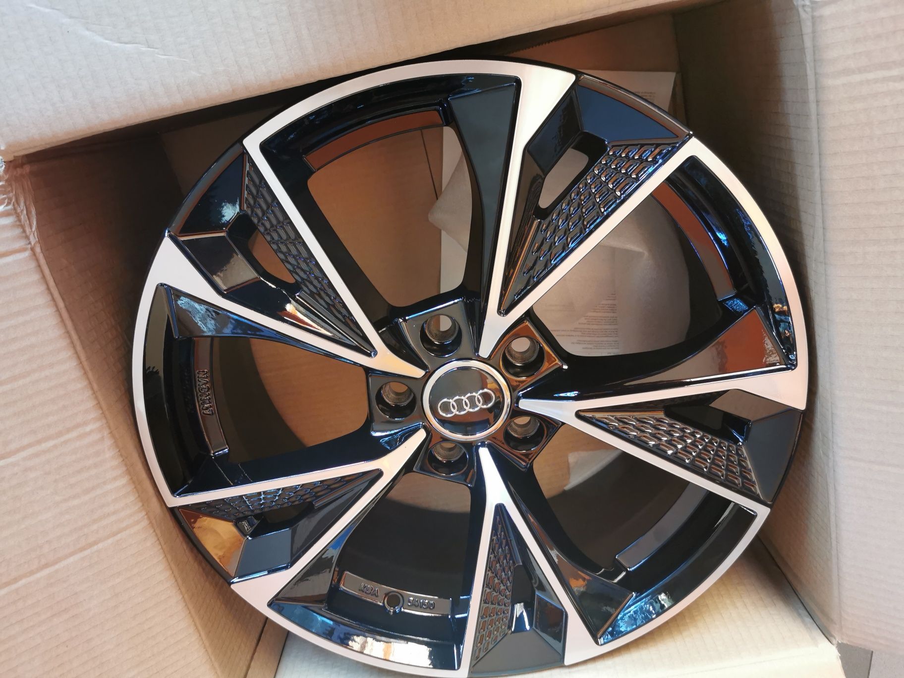 Vand jante de aliaj pentru Audi pe 18 marca Elite wheels model Luster