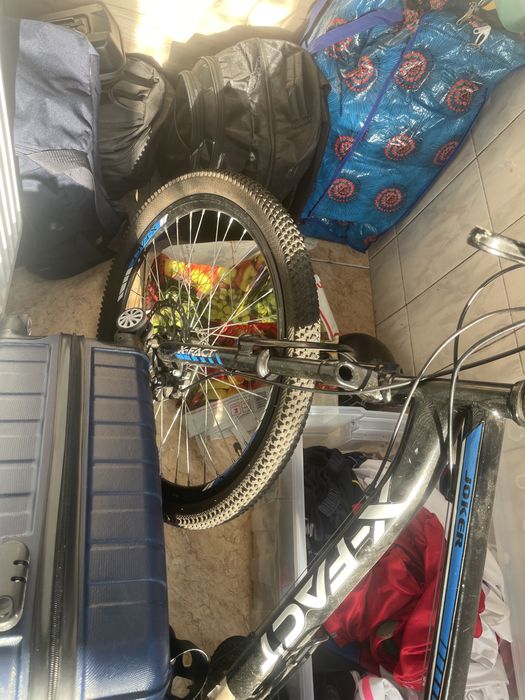 Vand bicla nu are nimic doar roțile desunflate dar pană nu sau ceva