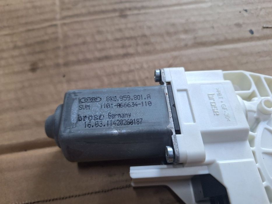 Motoras geam stanga fata AUDI A4 IV Avant 8K5, B8 2007 - 2015 8K0959801A