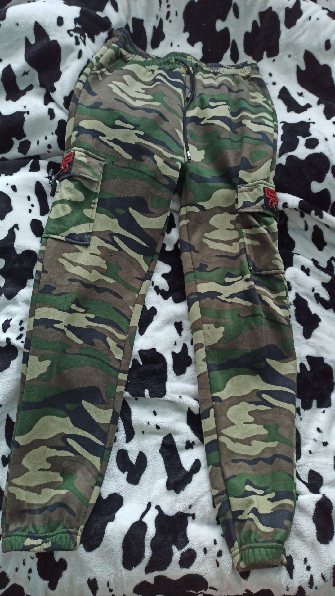 Pantaloni cu blană tip camuflaj