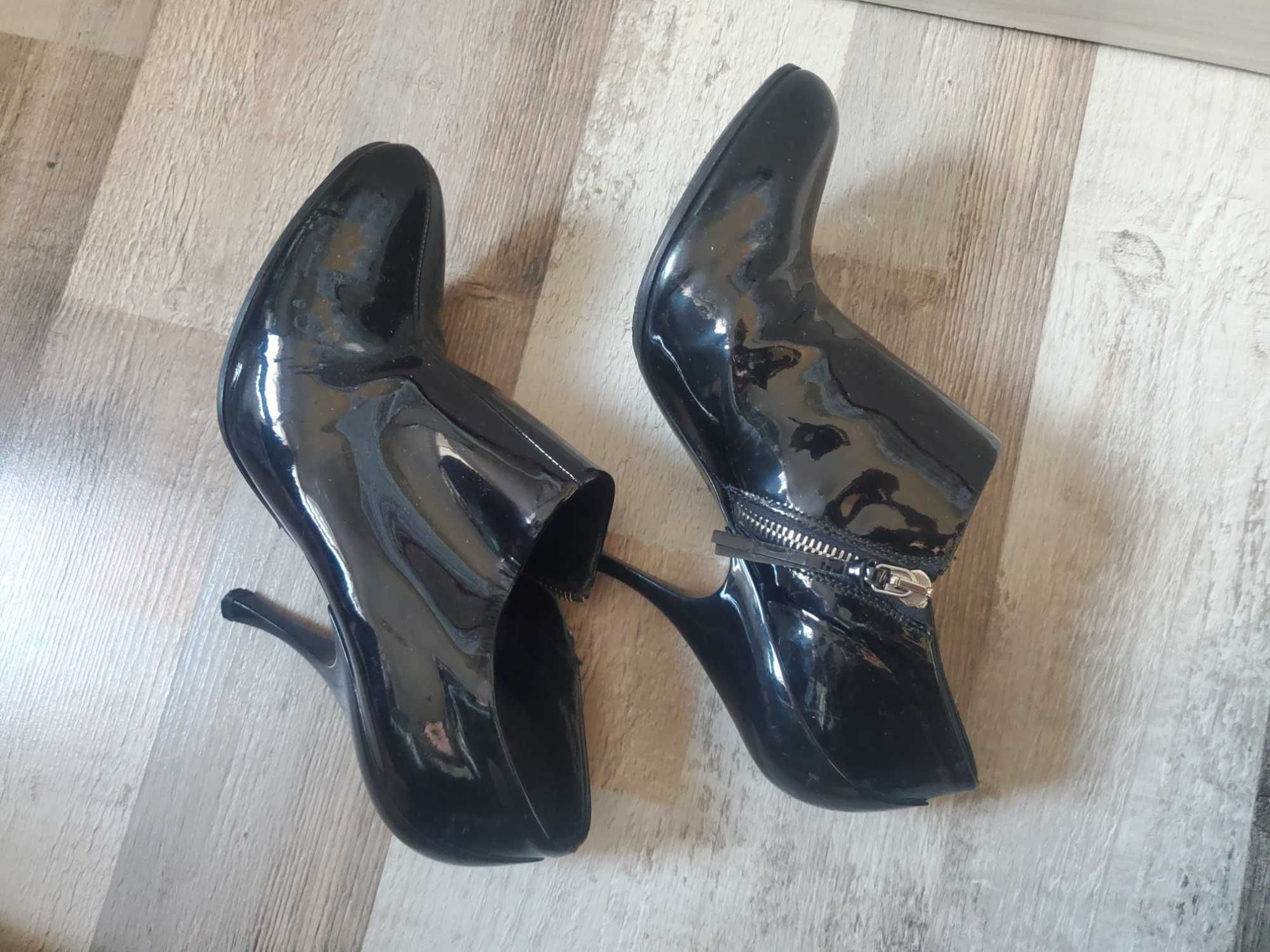 Miu Miu patent leather ботушки