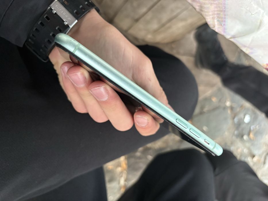 Iphone 11 128GB в отлично състояние