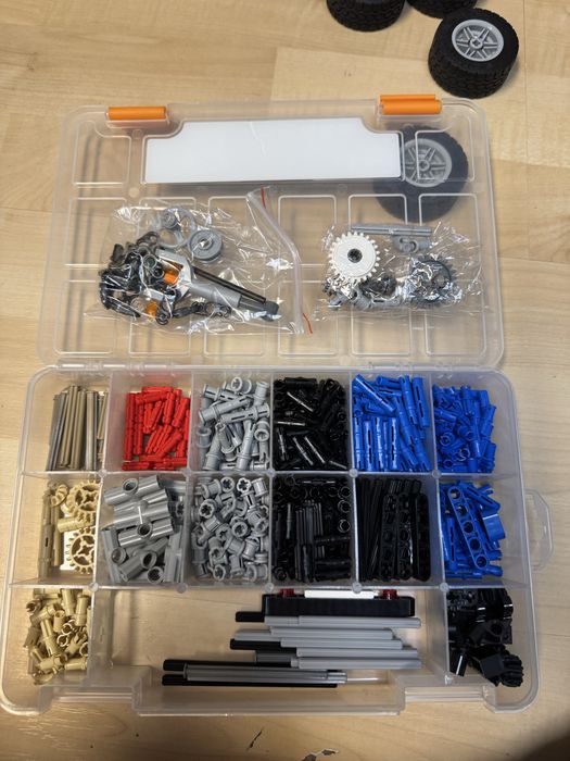 LEGO Technic 42024 - камион с контейнер и грейдер (2в1)