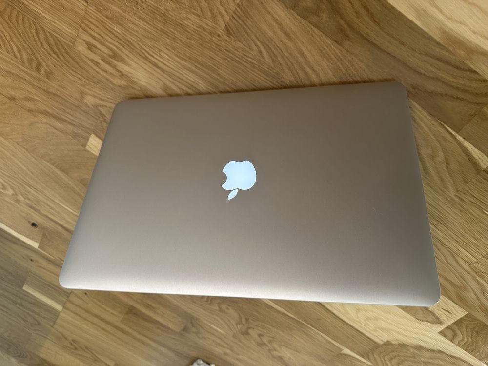 MacBook Pro 15 inch, mid 2014 , i7, 16gb RAM ,funcțional + Cadou