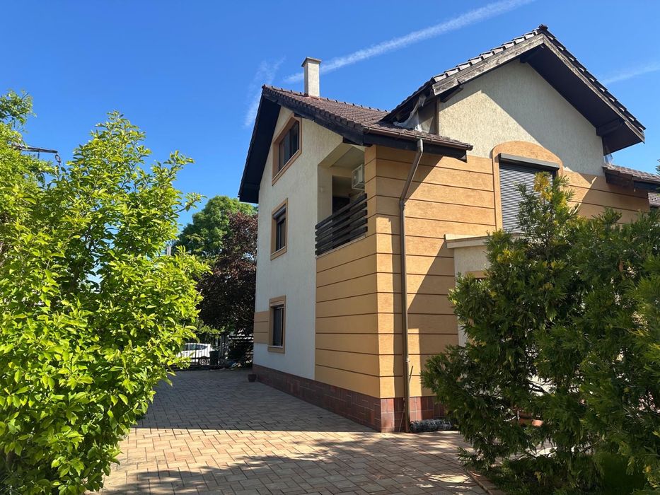 Vila Strada Trivale S+P+E1+M