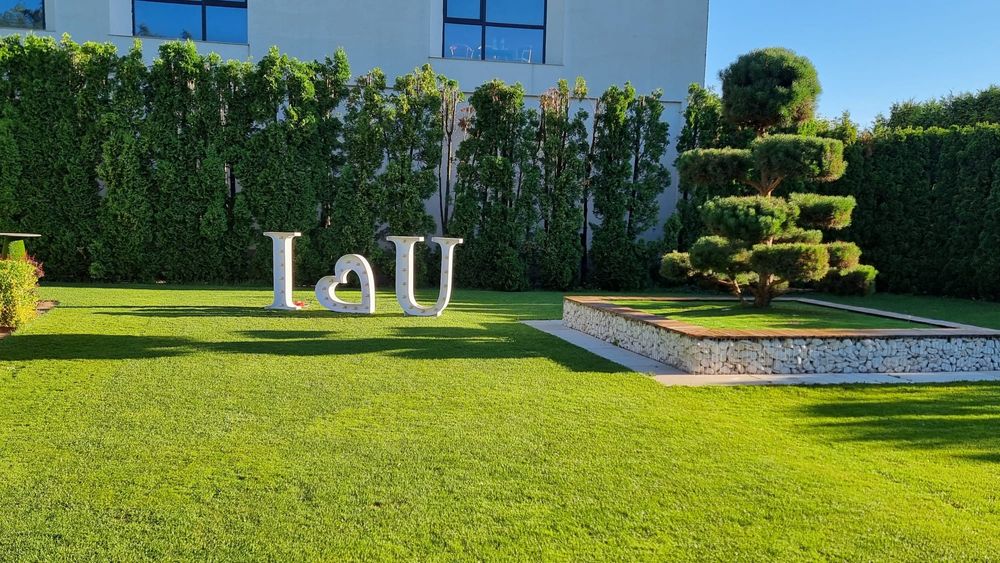 Inchiriez LITERE volumetrice LUMINOASE evenimente