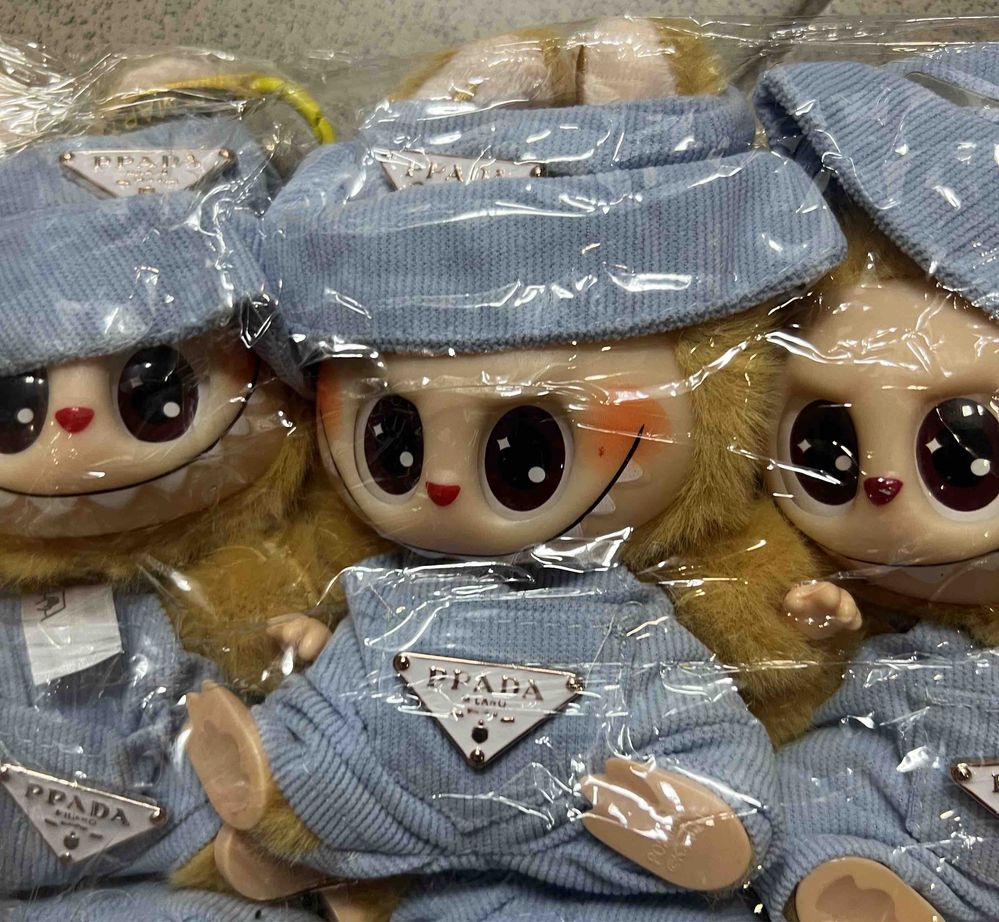 Лабубу с дрехи 17см, Labubu Limited Edition