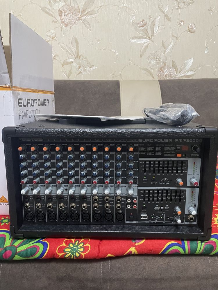 Активный микшерный пульт Behringer PMP2000D