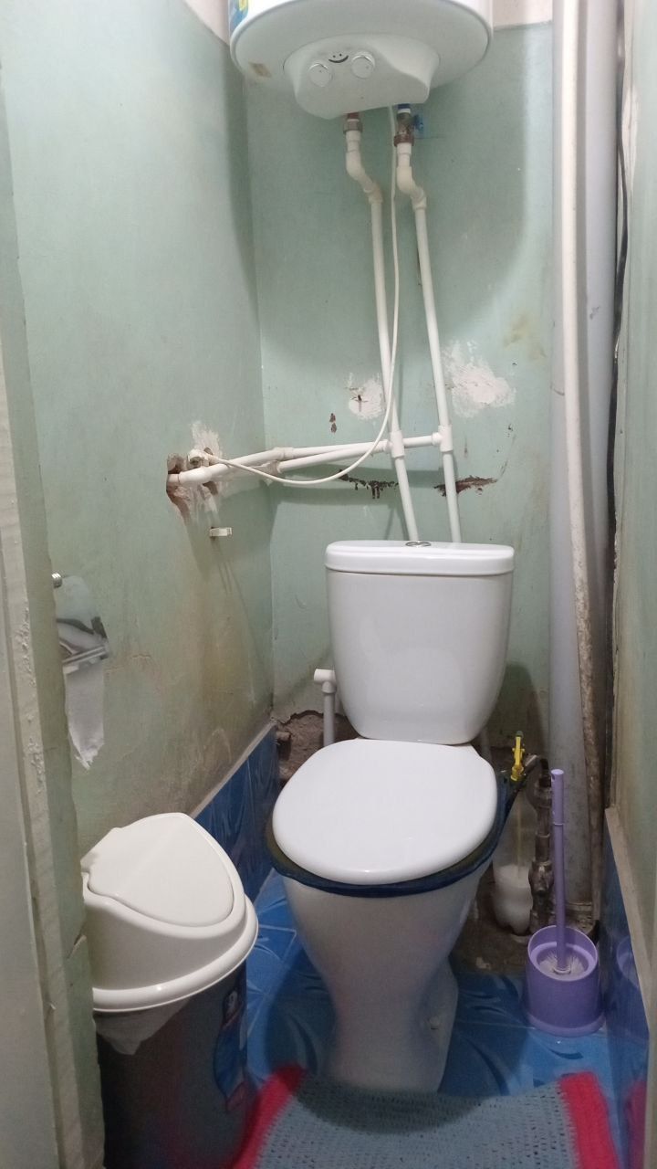 Uy sotiladi 3 xona 2 qavatli domning 1-qavati