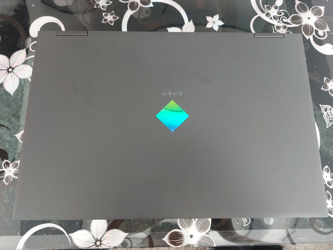 Геймърски лаптоп RTX 3060 144hz ryzen 5 5600h omen 15-EN1021NU