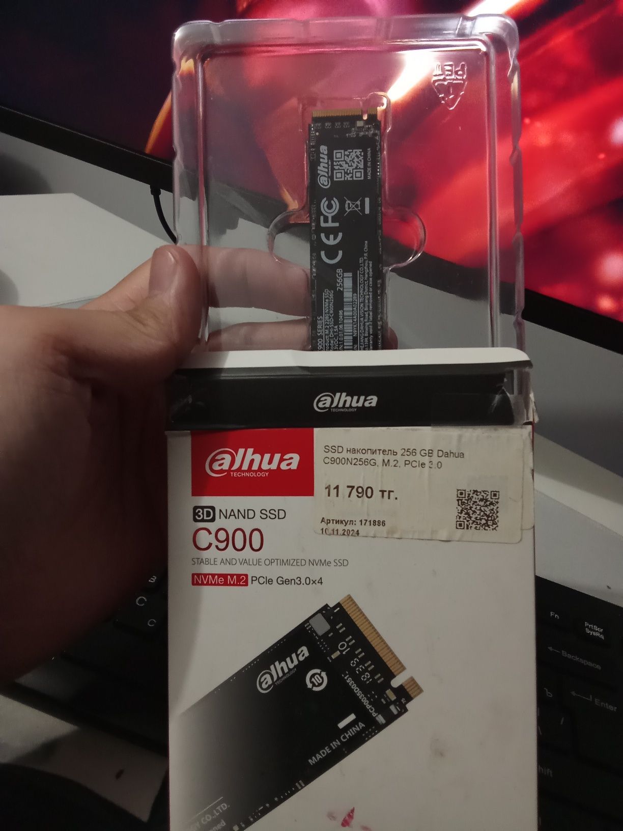 2 SSD, новый М-2, второй б/у. Обе по 256 ГБ