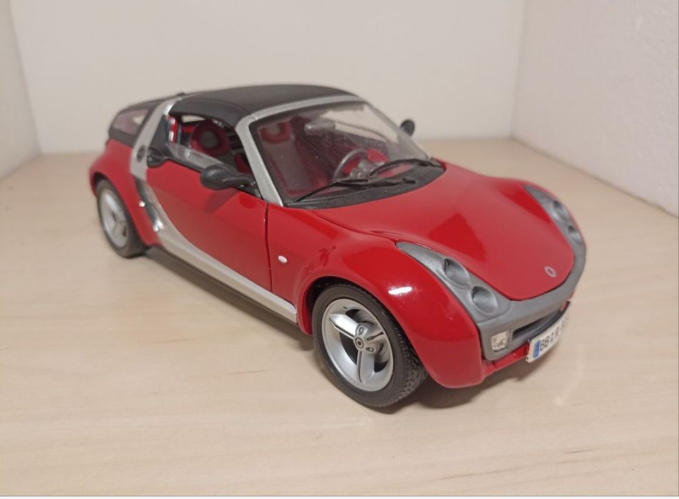 Smart 1:18
Scara 1:18
Bburago 

Pozele reflectă realitatea. Se vinde e