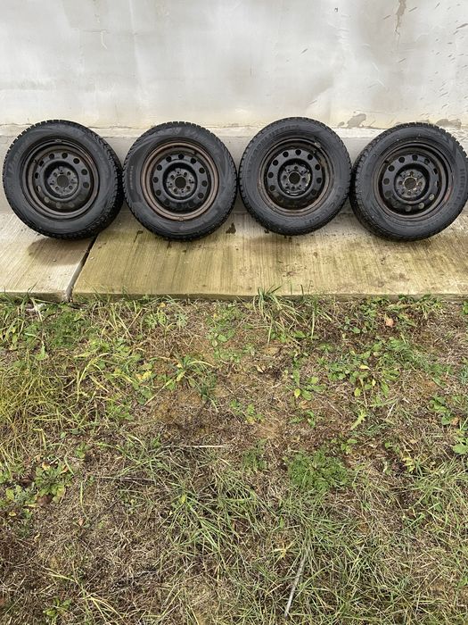 Продам зимние покрышки с дисками