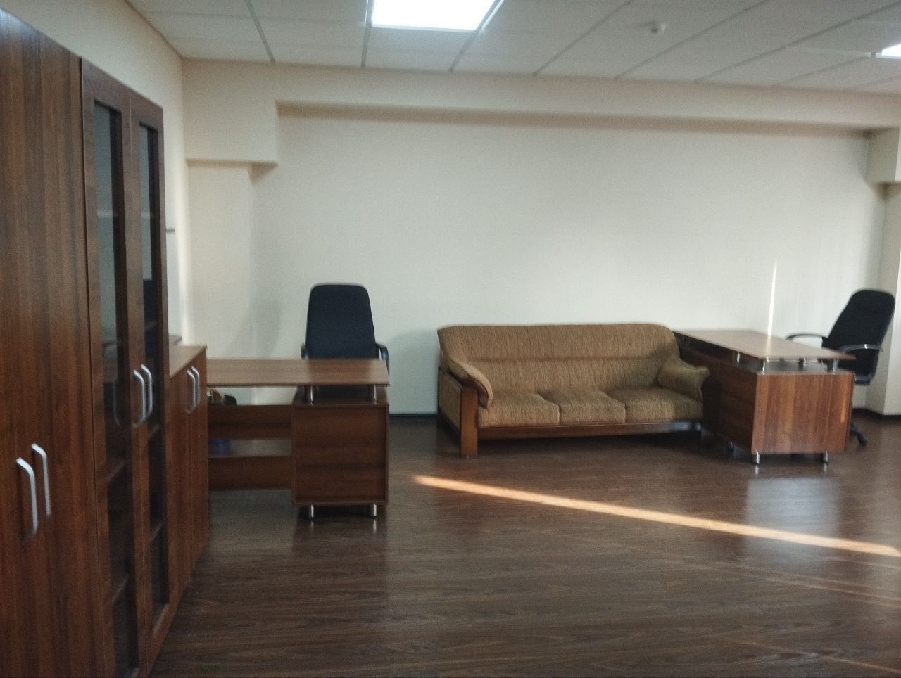 Уютный Меблированный Офис на Чиланзаре ( торговый центр Макро)