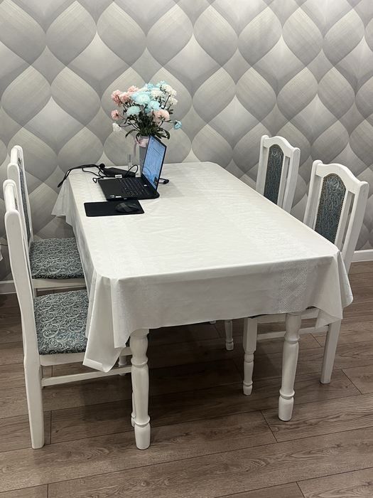 Продам стол и стульями(6шт)