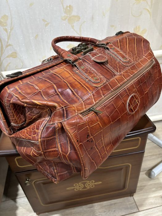 Продам дорожный саквояж в коже кроко Турция