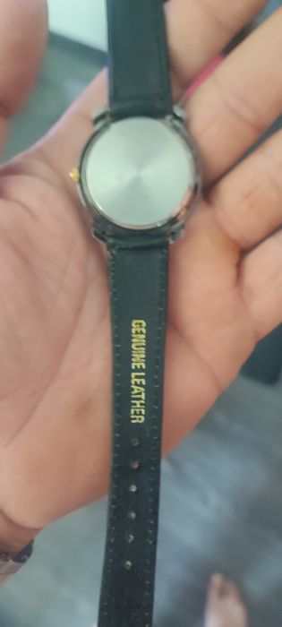 Ceasuri Gucci și Gold Wing