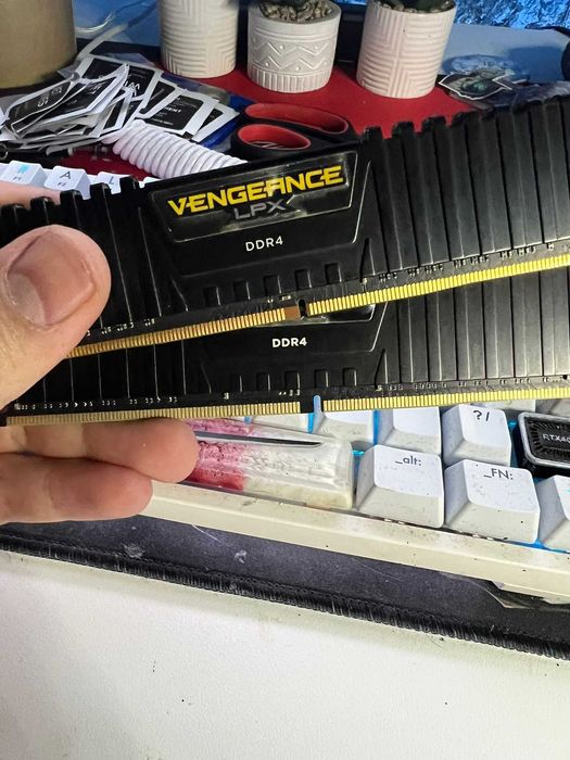 Ram DDR4 Vengeance 16gb (8x2) 2400mhz
