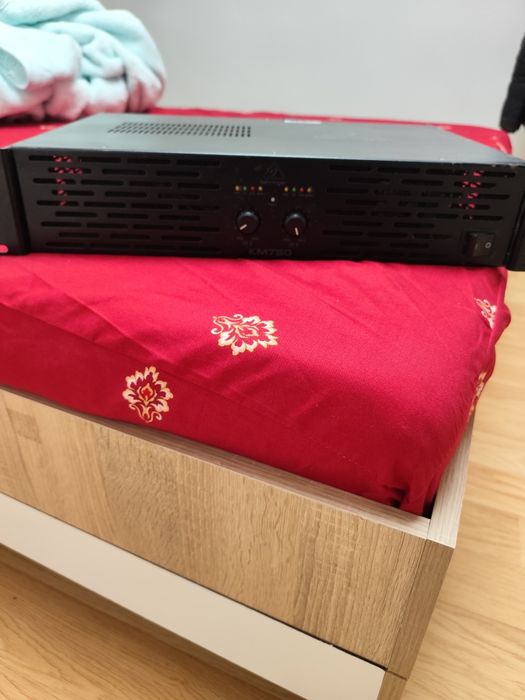 Vând amplificator audio Behringer