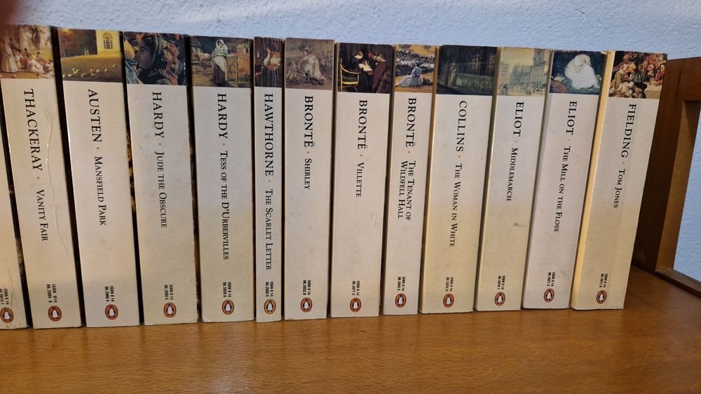 Vând 14 cărți colecție în limba engleză