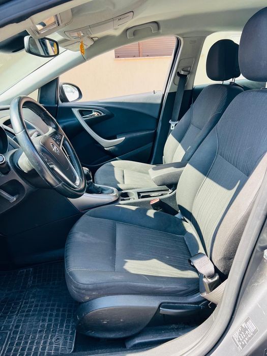 Opel Astra J 2011, 1.4 Benzina+GPL