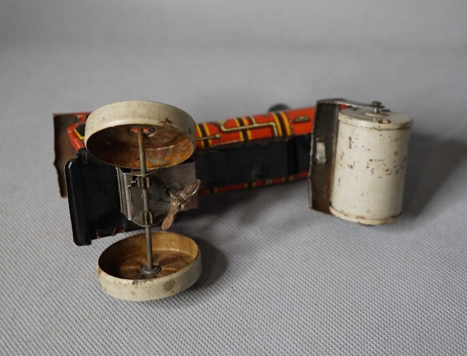 Рядка Стара Немска метална механична играчка модел валяк