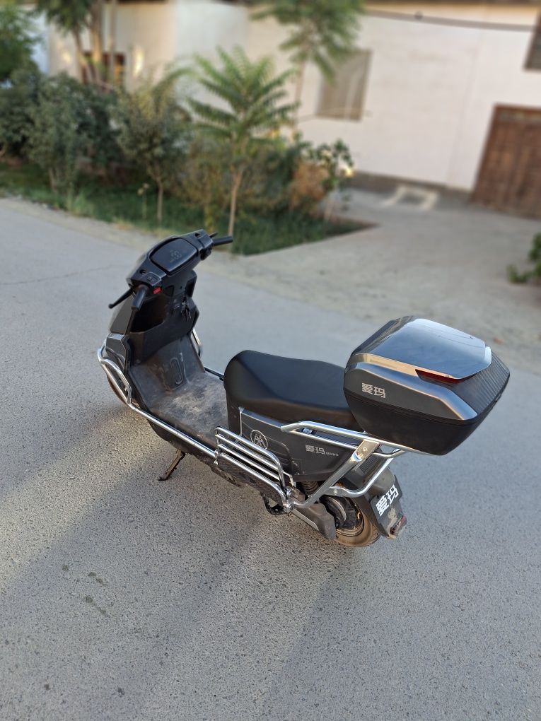 Skuter sotiladi xolati ideal 5marta zaryadkaga qoyilgan