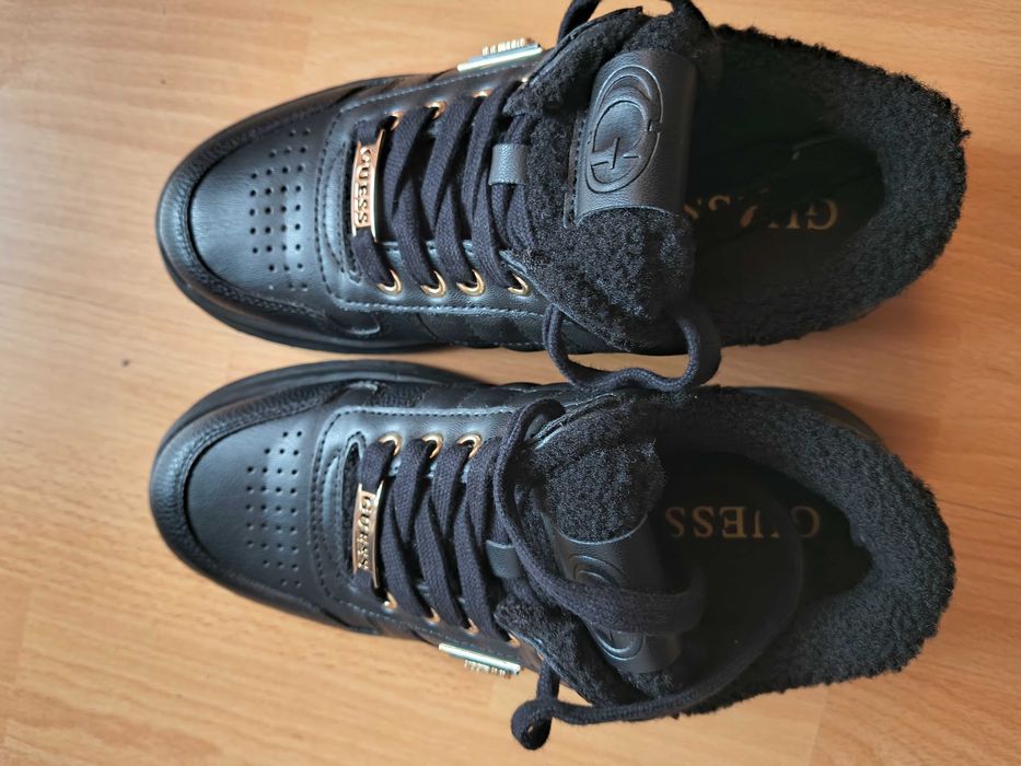 Дамски маратонки на Guess, р.38.