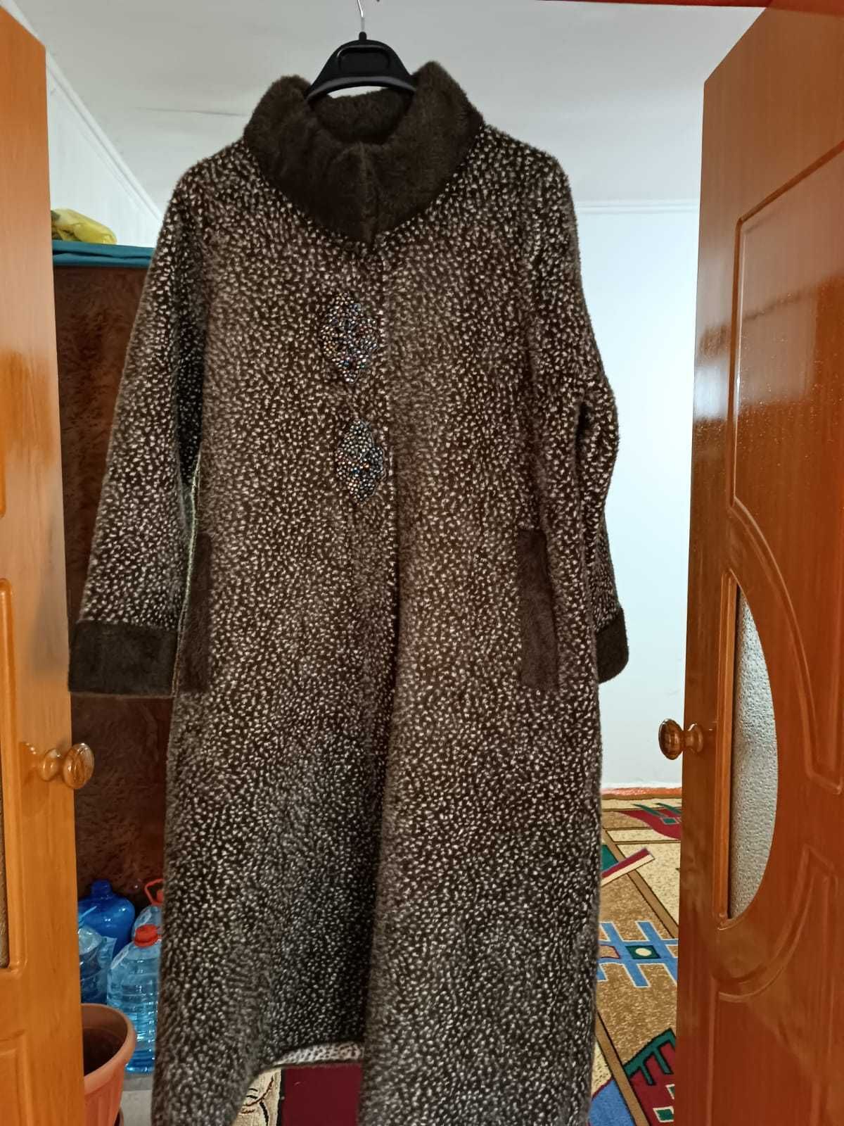 Женское пальто, 50-го размера