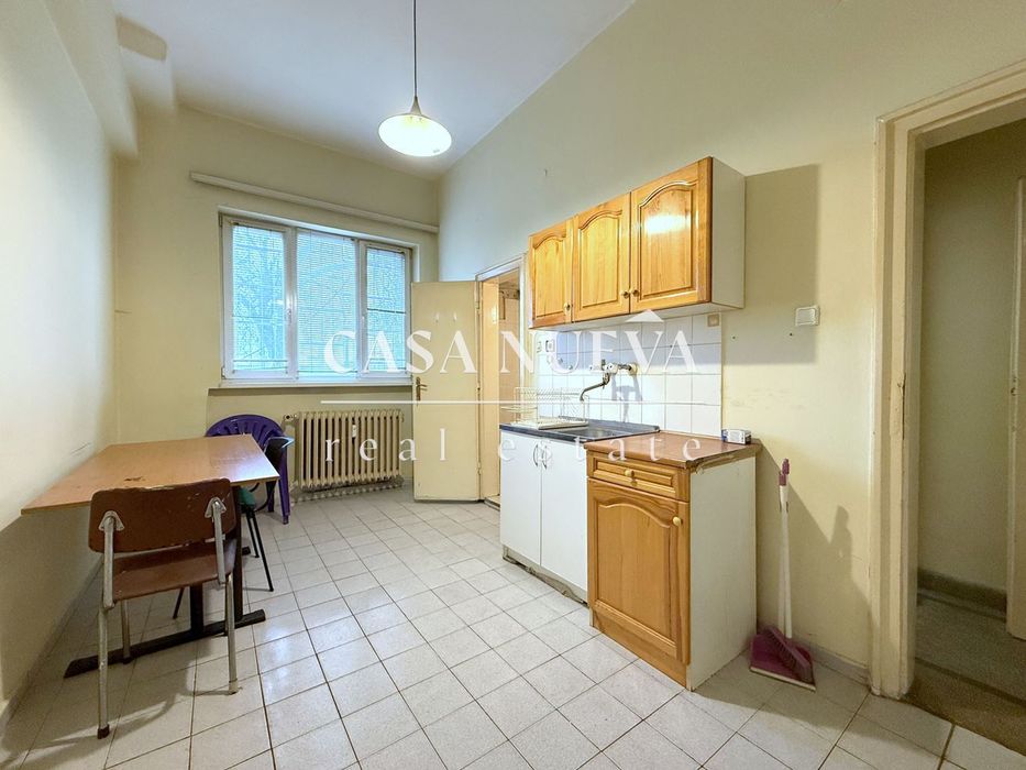 Продава се Тристаен апартамент в София, Център - 78 кв.м за 1210 €/кв.м - Снимка #2