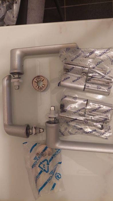 Feronerie  schuco originale  400 lei cremaliera  200 cremonu