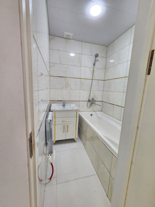 2 xonali kvartira sotiladi