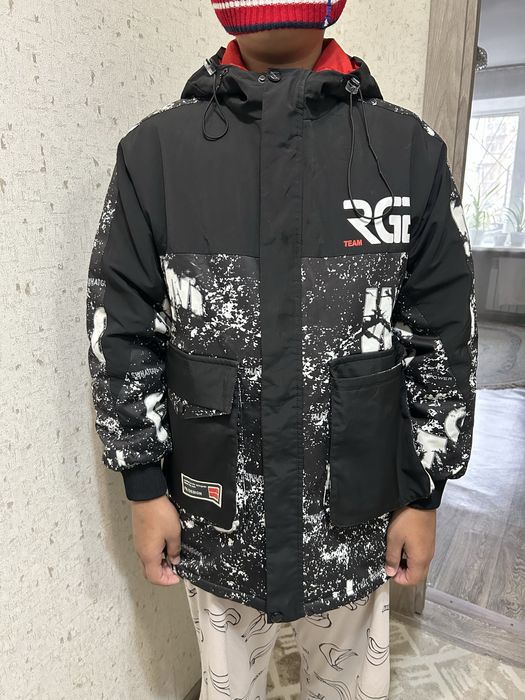 Продам демисезонную куртку на 10-14 лет