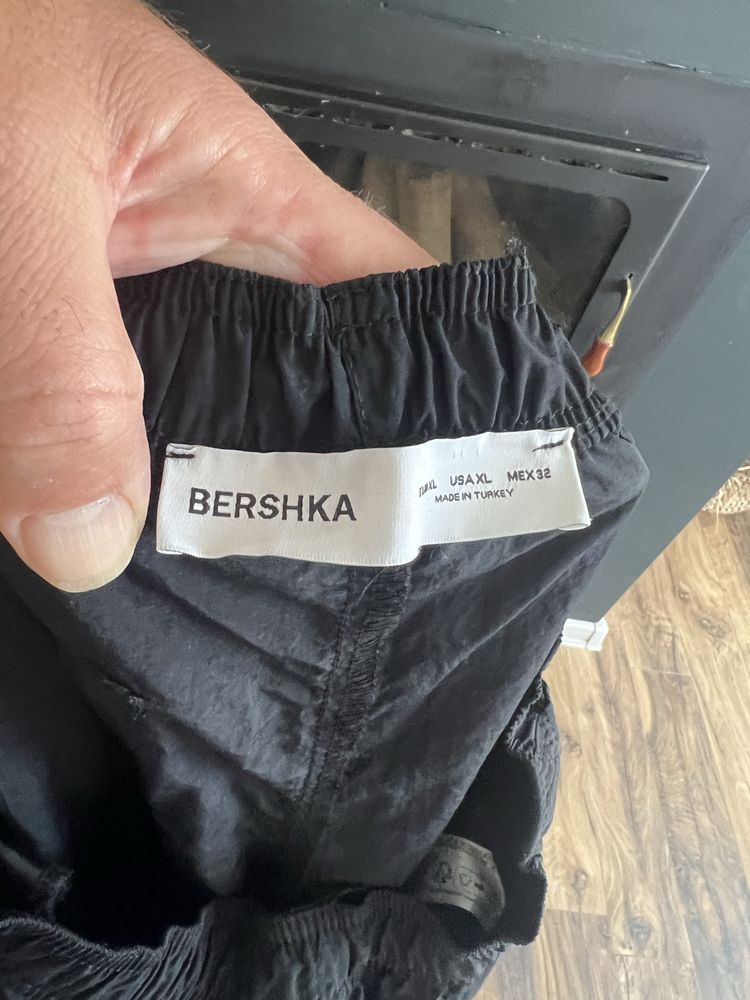 Bershka Cargo Blakc size XL