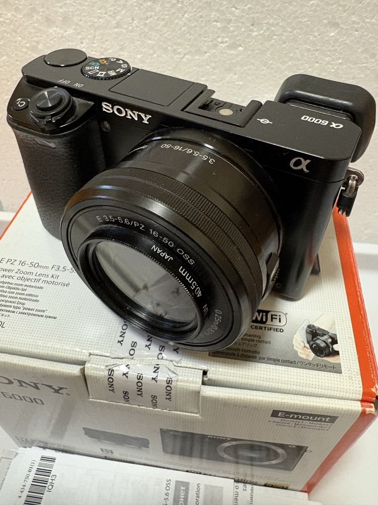 Sony A6000 + обектив 16-50mm OSS + UV филтър + кутия и аксесоари