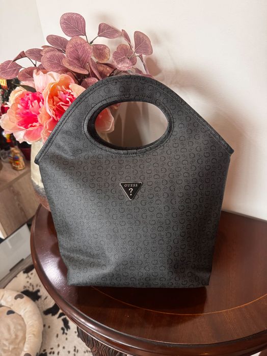 Guess нова чанта бес етикет