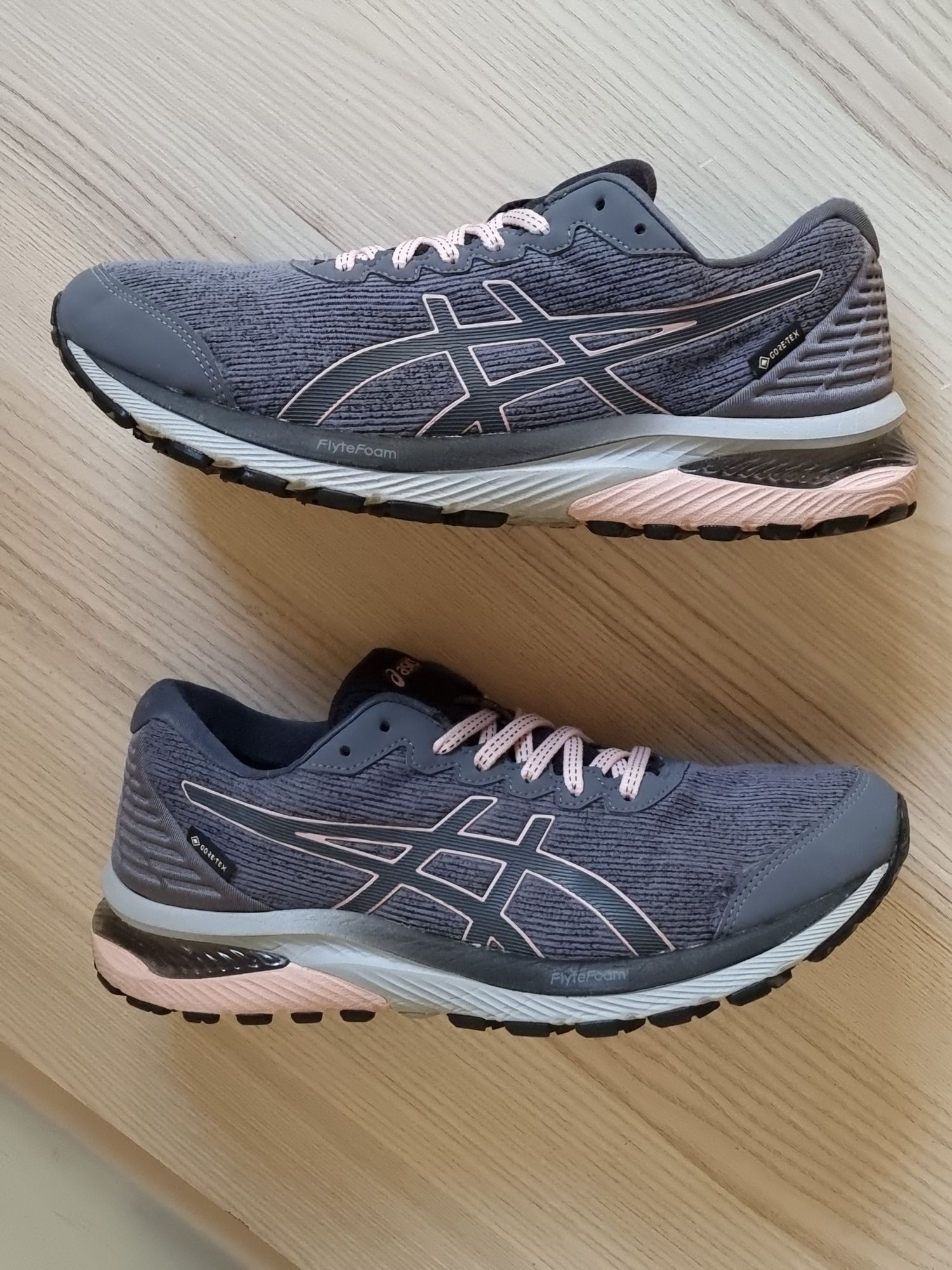 ASICS Gel-Cumulus 22 GTX спортни обувки 40,5 номер