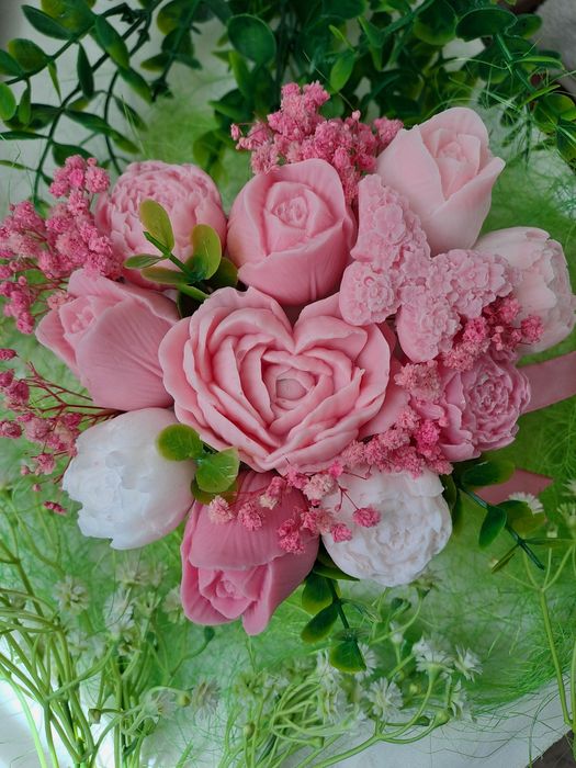 Aranjamente florale din ceară de soia