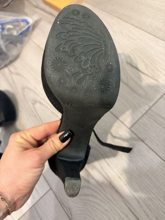 Vand pantofi de gala