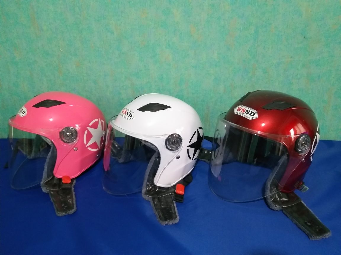 Продаётся мото шлемы НОВЫЙ очень удобна на голове