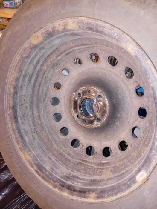 Vand 4 anvelope iarna + jante pt  RENAULT CAPTUR