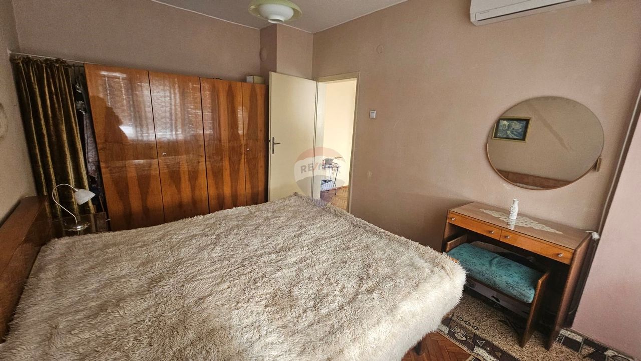 Продава се Четиристаен апартамент в Варна, Базар Левски - 108 кв.м за 2315 €/кв.м - Снимка #3